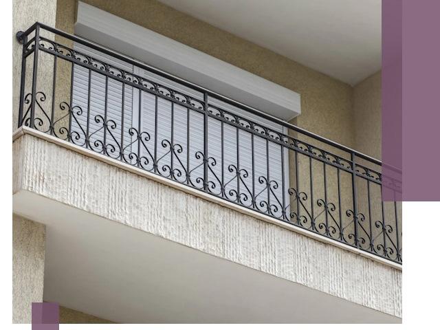 Балконные ограждения из металла и стекла в Михайловке для домов