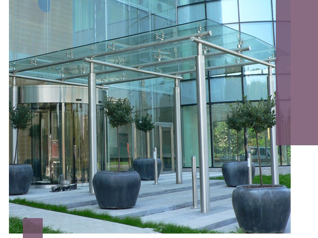 Навесы из стекла на заказ в Михайловке — монтаж и установка